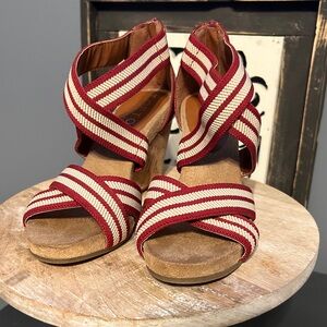 TOETOS BY DREAM PAIRS Women's Zipper Back Wedge Sandals, Red/Tan Size 6